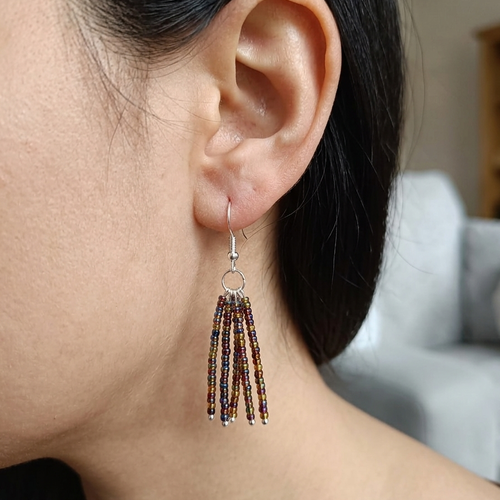Boucles d'oreilles perles multicolores fait main argentées, style bohème chic pendantes