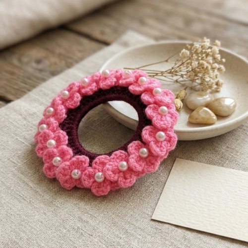 Chouchou élastique au crochet fleurs roses et perles blanches, accessoire cheveux fait main, cadeau femme fille
