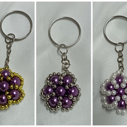 Porte clés en perles violettes