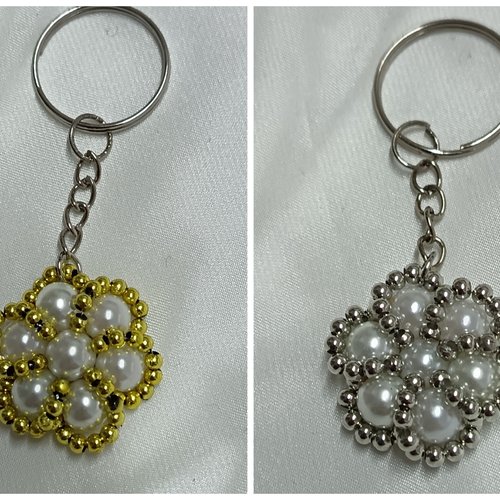 Porte clés en perles blanches