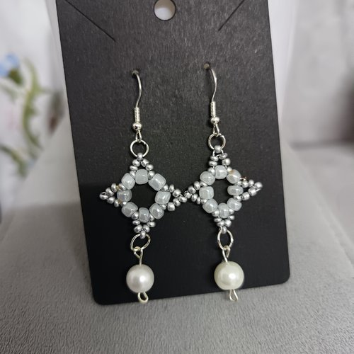 Boucles d'oreilles pendantes en perles