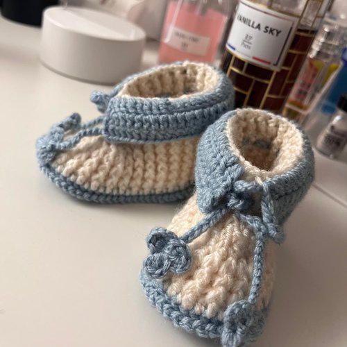 Chaussons naissance au crochet