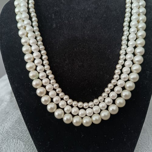 Collier en perles blanches