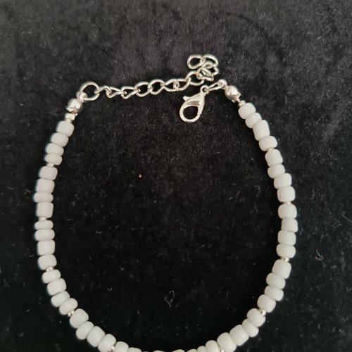 Bracelet en perles blanches