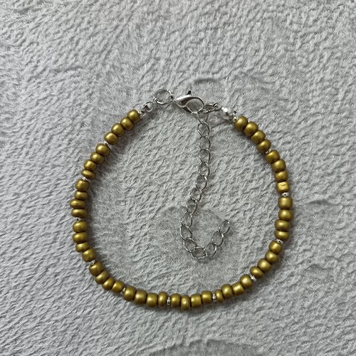 Bracelet en perles dorées et argentées