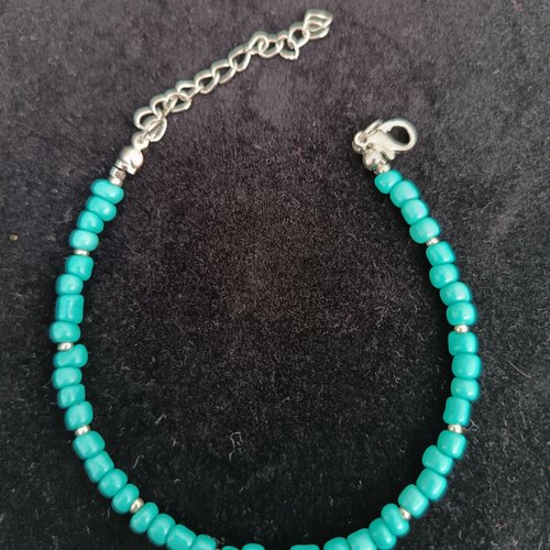 Bracelet en perles bleues et argentées