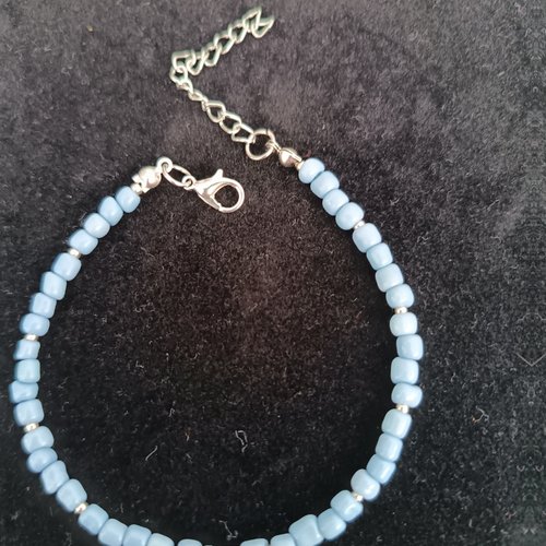 Bracelet en perles bleues claires et argentées
