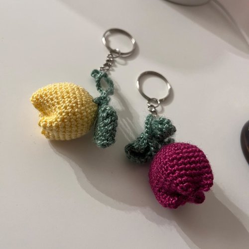 Porte clés forme rose au crochet