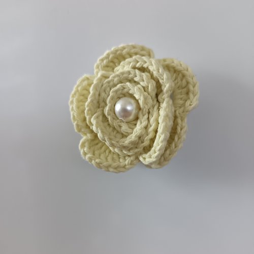 Fleur rose au crochet aimanté