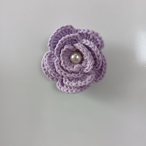 Fleur rose au crochet aimanté