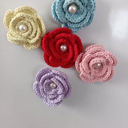 Fleur rose au crochet aimanté