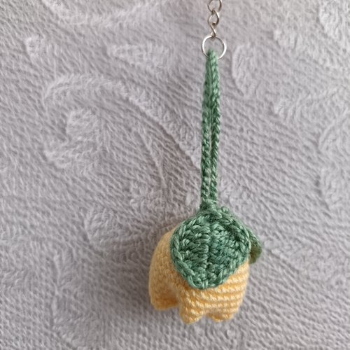 Porte clés au crochet tulipe au crochet
