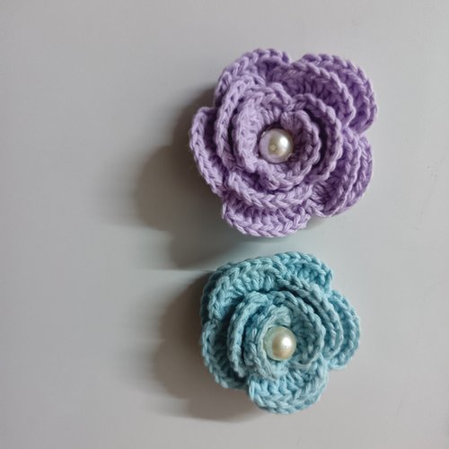 Aimant roses au crochet en perles