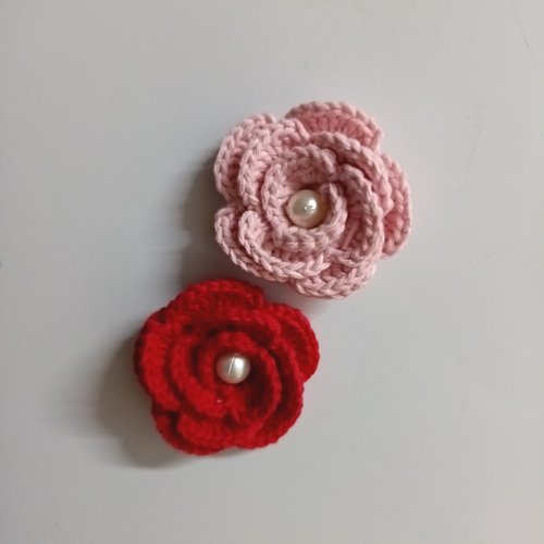 Aimant rose au crochet en perles