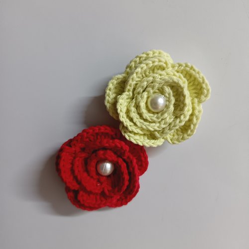 Aimant rose au crochet en perles