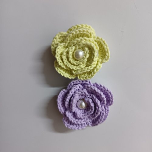 Aimant rose au crochet en perles