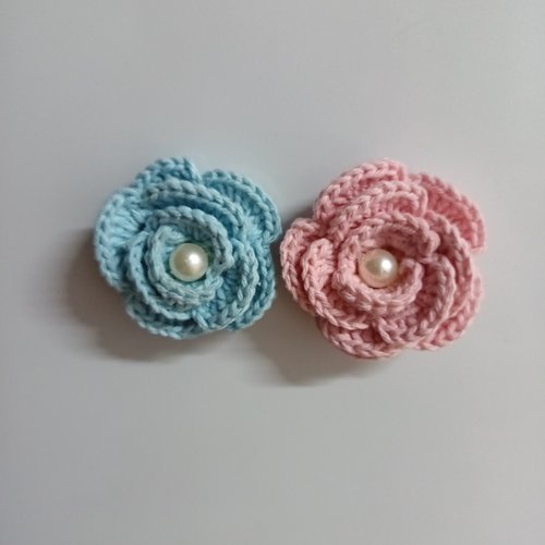 Aimant rose au crochet en perles