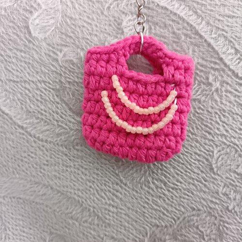 Porte clés sac miniature au crochet en perles