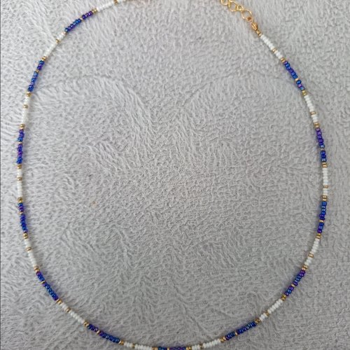 Collier en perles ras du cou