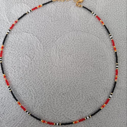 Collier en perles colorées