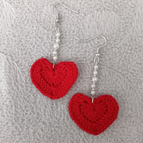 Boucles d'oreilles au crochet en perles forme fleur rouge