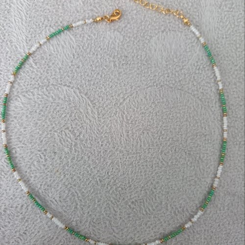Collier ras du cou en perles