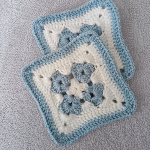 Lot de 2 motifs carrés au crochet dessous de verre