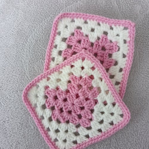 Lot de 2 motifs carrés au crochet dessous de verre