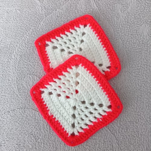 Lot de 2 motifs carrés au crochet dessous de verre