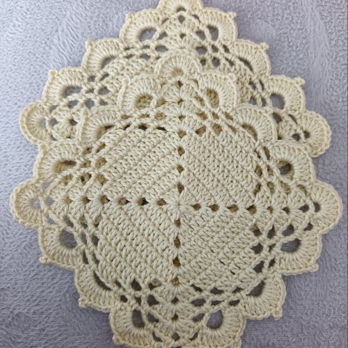 Lot de 2 motifs carrés au crochet dessous de verre