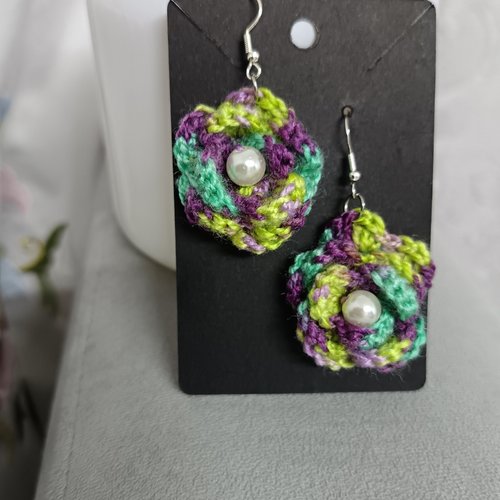 Boucles d'oreilles au crochet en perles forme rose
