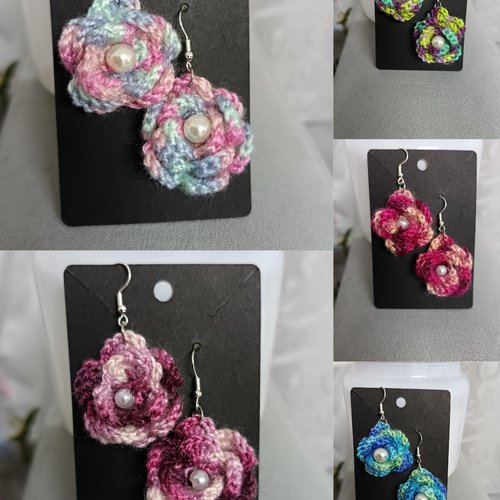 Boucles d'oreilles au crochet en perles forme rose