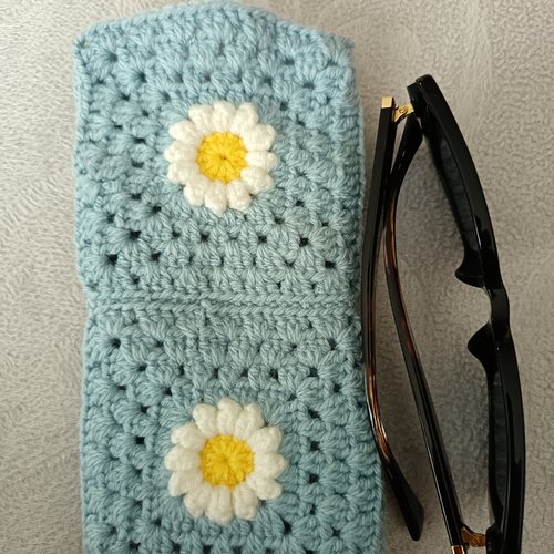 Etui à lunettes au crochet
