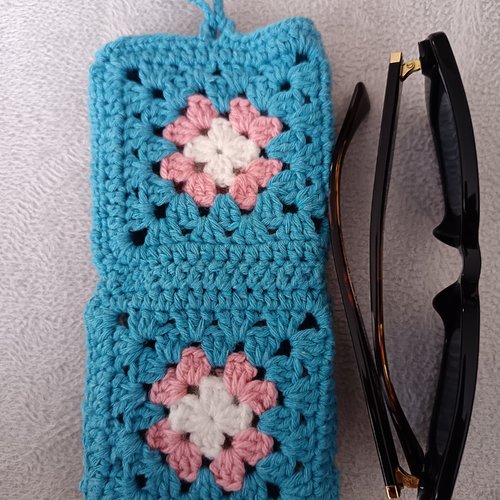 Etui à lunettes au crochet
