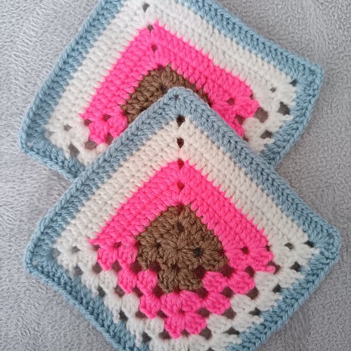 Lot de 2 motifs carrés au crochet dessous de verre