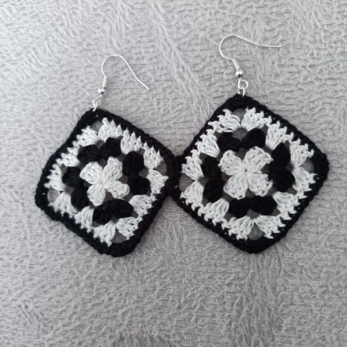 Boucles d'oreilles carrés au crochet