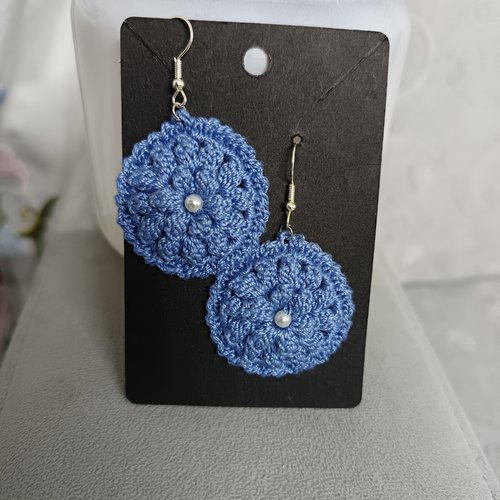 Boucles d'oreilles pendantes au crochet en perles forme fleur fil coton mercerie bleu