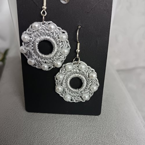 Boucles d'oreilles au crochet en perles blanches