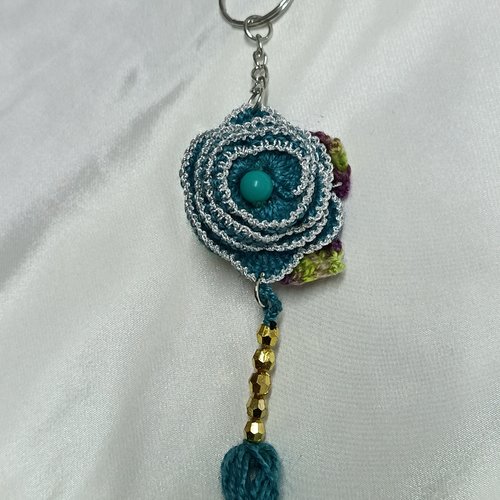 Porte clés rose au crochet, accessoire bijou pour sac