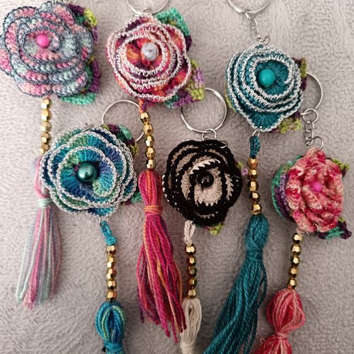 Porte clés au crochet en perles, accessoire bijou pour sac
