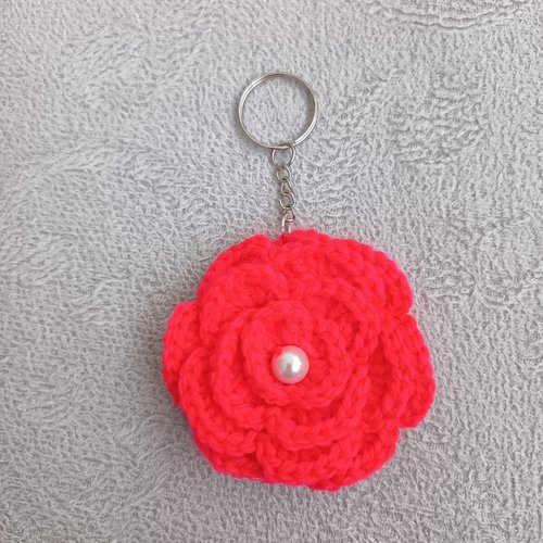 Porte clés rose au crochet en perle, accessoire bijou pour sac