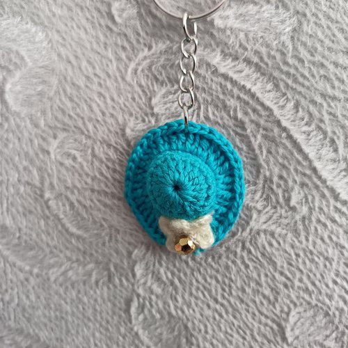 Porte clés mini chapeau au crochet, accessoire bijou pour sac