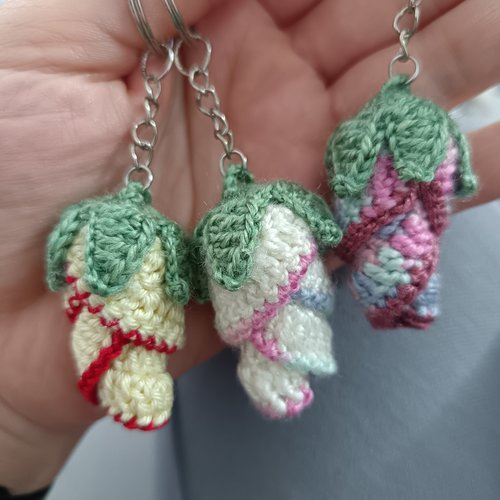 Porte clés tulipe au crochet, accessoire bijou pour sac. déco rétroviseur