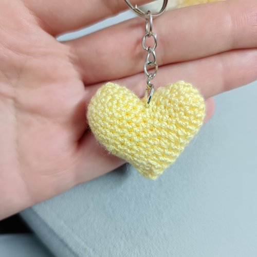 Porte clés cœur au crochet  accessoire pour sac   décoration rétroviseur