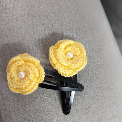 Pince à cheveux au crochet en perles, accessoire cheveux, barrette au crochet fleur fait main, creation artisanale, pince à perles,