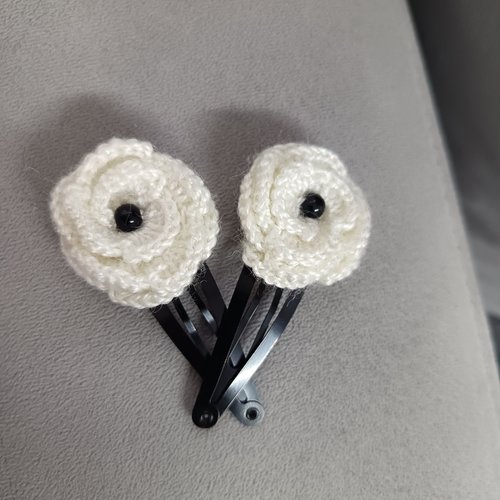 Pince à cheveux au crochet en perles, accessoire cheveux, barrette au crochet fleur fait main, creation artisanale, pince à perles,