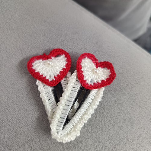Pince à cheveux au crochet en perles, barrette au crochet cœur, accessoire cheveux fait main, barrette artisanale, cadeau fille femme