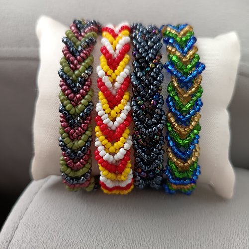 Bracelet torsade en perles tissé main, bracelet 3 rangs, création artisanale, accessoire bijou pour femme, couleur au choix