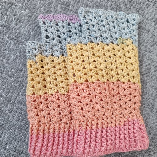 Mitaines colorées au crochet faites main, accessoire crochet, mitaines femme pastel fil très doux, idée cadeau femme,