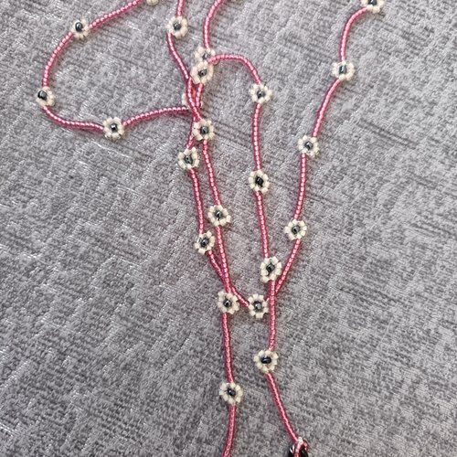 Chaîne de lunettes marguerites, création artisanale, accessoire pour femme, porte attache, cordon lunettes perles
